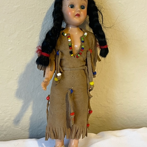 Rare Vintage Native American Doll With Eyes That Close When Laying Down ￼ - Picture 1 of 3